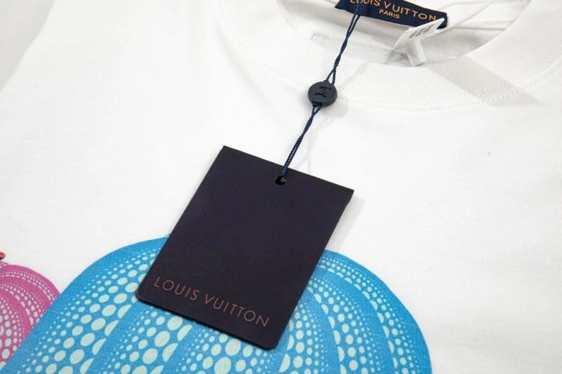 Functional Louis Vuitton T-Shirts 138194