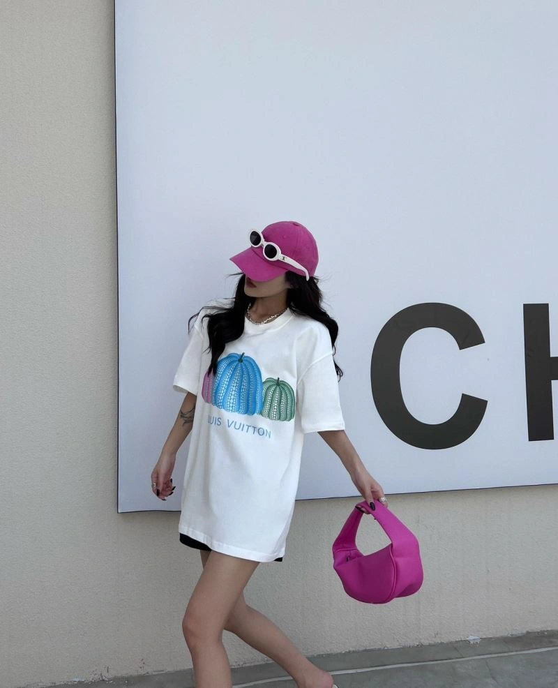 Functional Louis Vuitton T-Shirts 138194