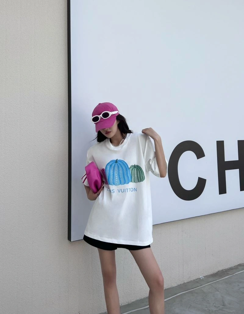Functional Louis Vuitton T-Shirts 138194