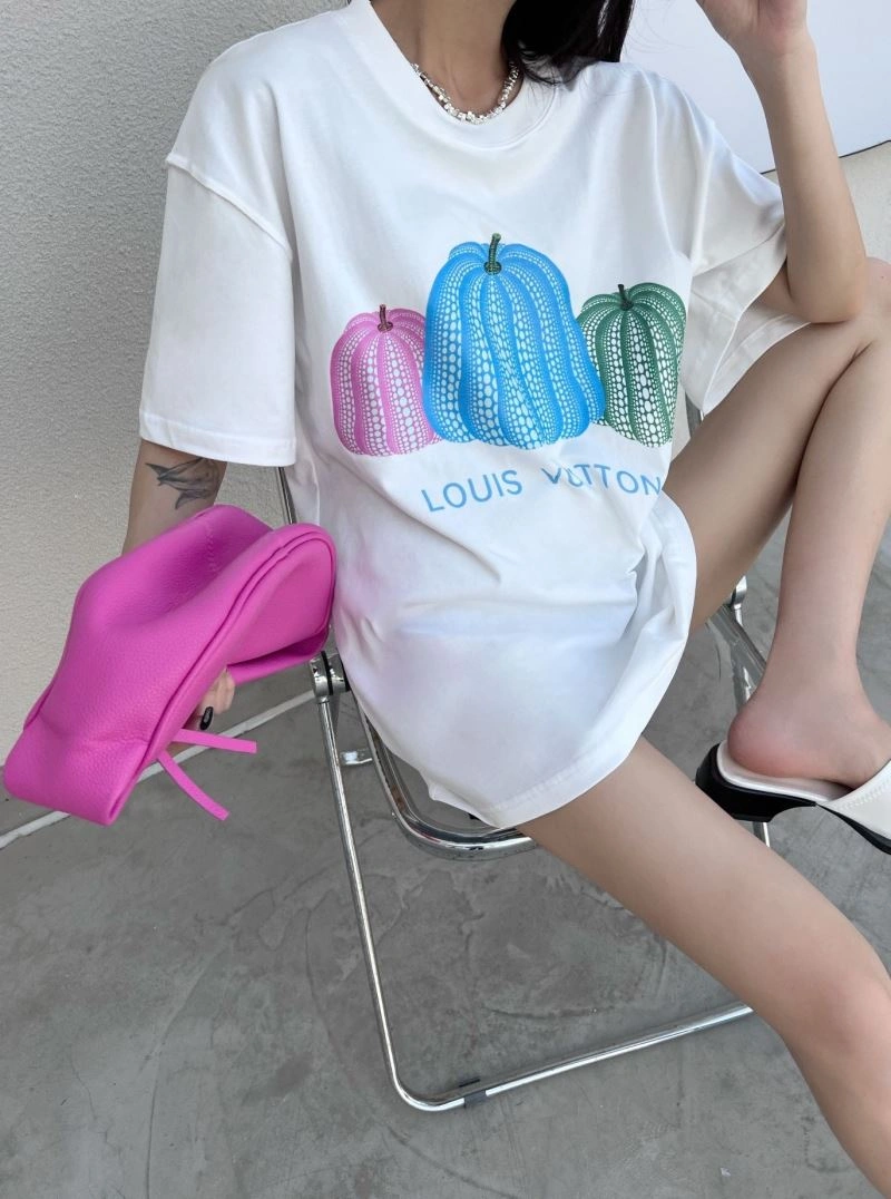 Functional Louis Vuitton T-Shirts 138194