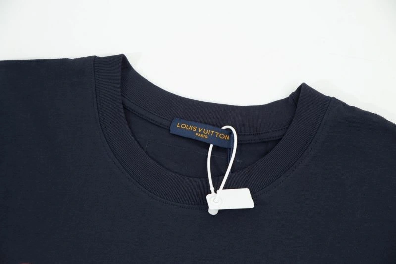Sporty Louis Vuitton T-Shirts 138199