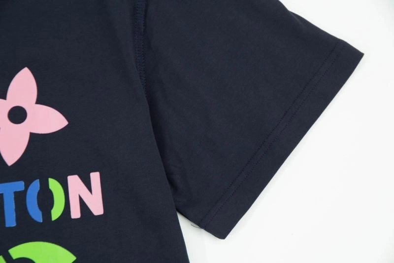 Sporty Louis Vuitton T-Shirts 138199