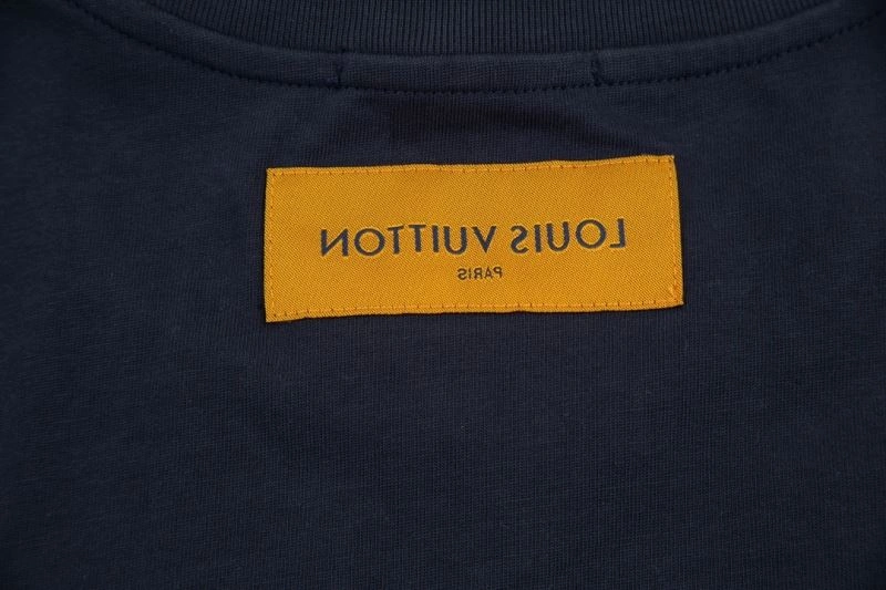 Sporty Louis Vuitton T-Shirts 138199