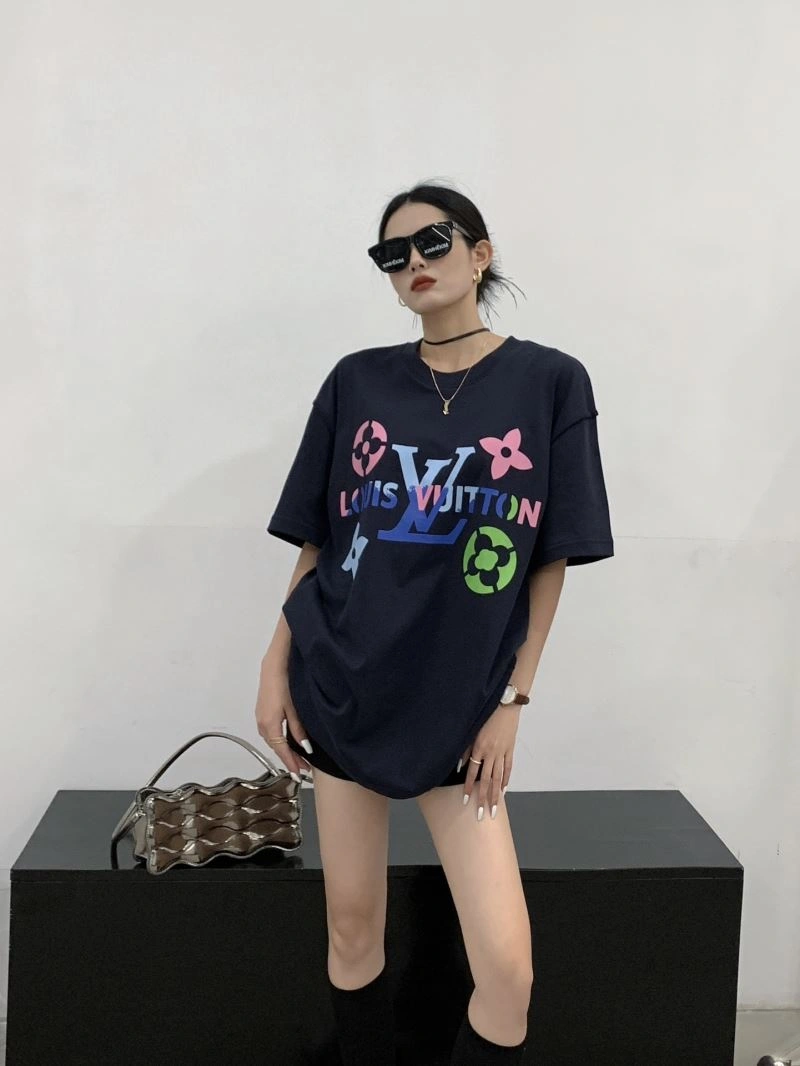 Sporty Louis Vuitton T-Shirts 138199