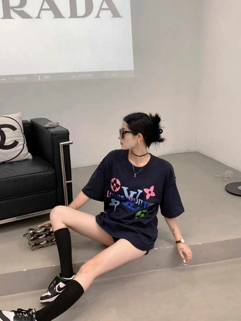 Sporty Louis Vuitton T-Shirts 138199