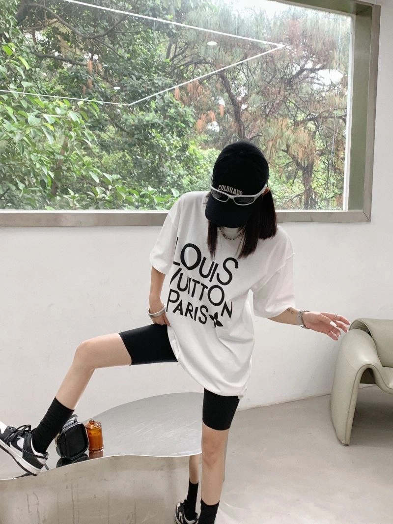 Louis Vuitton T-Shirts Sporty 138195