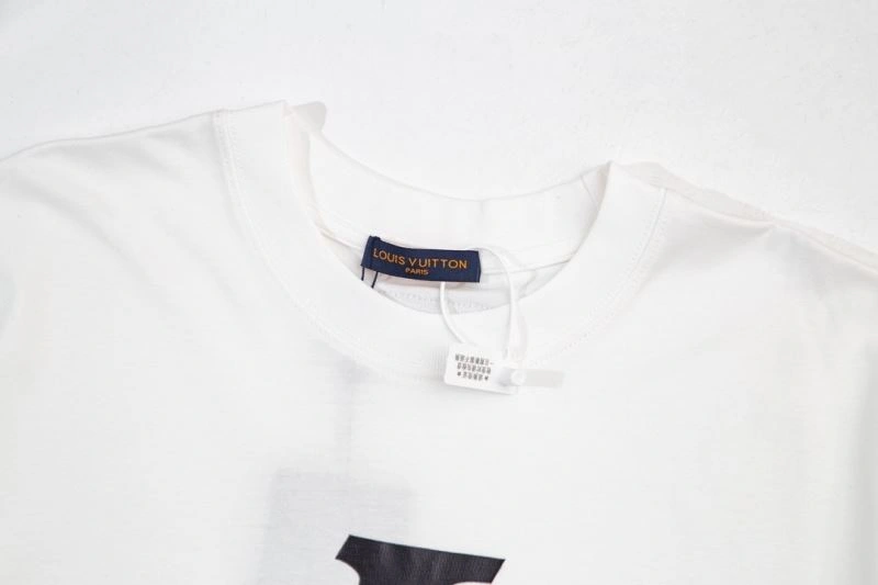 Effortless Louis Vuitton T-Shirts 138196