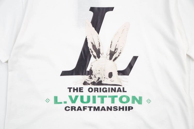 Effortless Louis Vuitton T-Shirts 138196