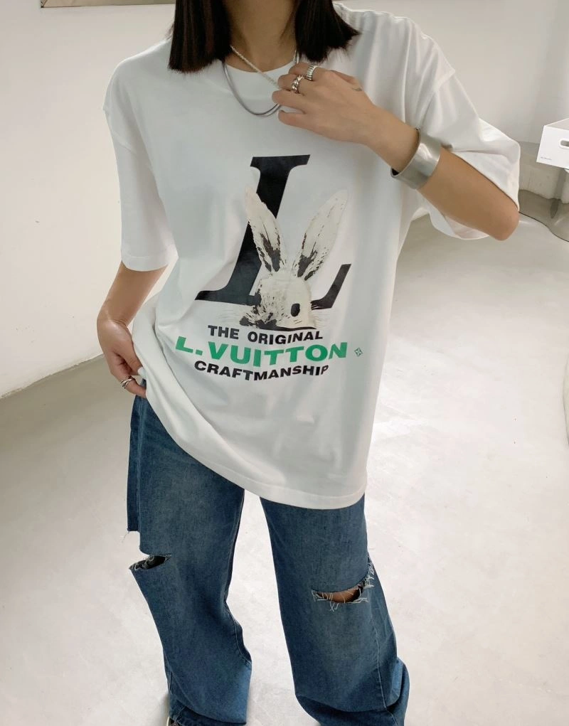 Effortless Louis Vuitton T-Shirts 138196