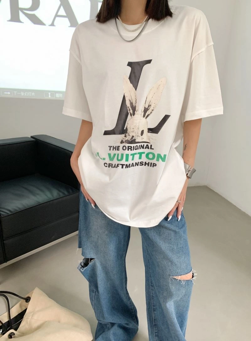 Effortless Louis Vuitton T-Shirts 138196