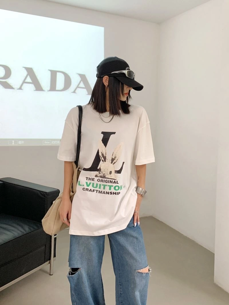 Effortless Louis Vuitton T-Shirts 138196