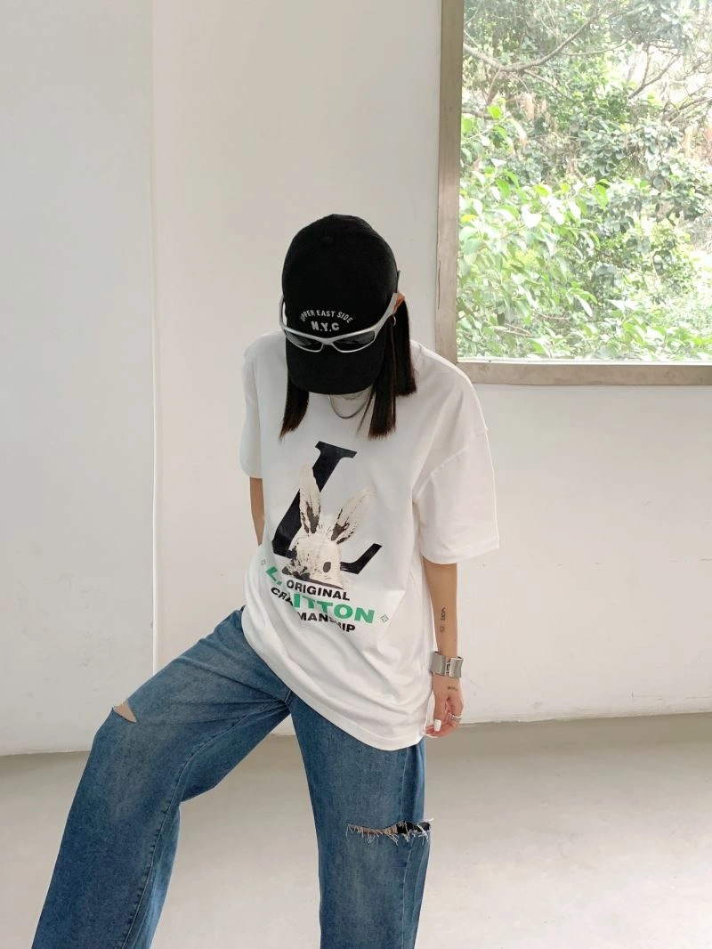 Effortless Louis Vuitton T-Shirts 138196