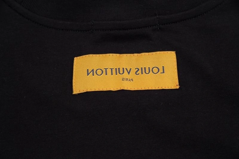 Louis Vuitton T-Shirts UrbanChic 138189