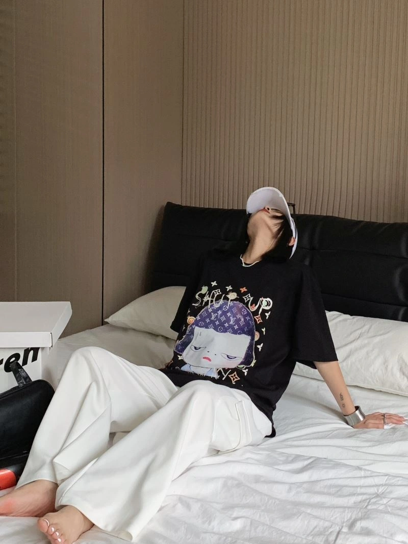 Louis Vuitton T-Shirts UrbanChic 138189