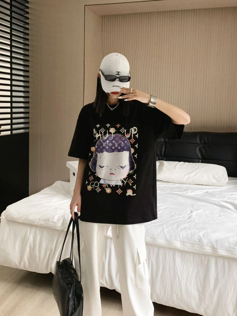 Louis Vuitton T-Shirts UrbanChic 138189