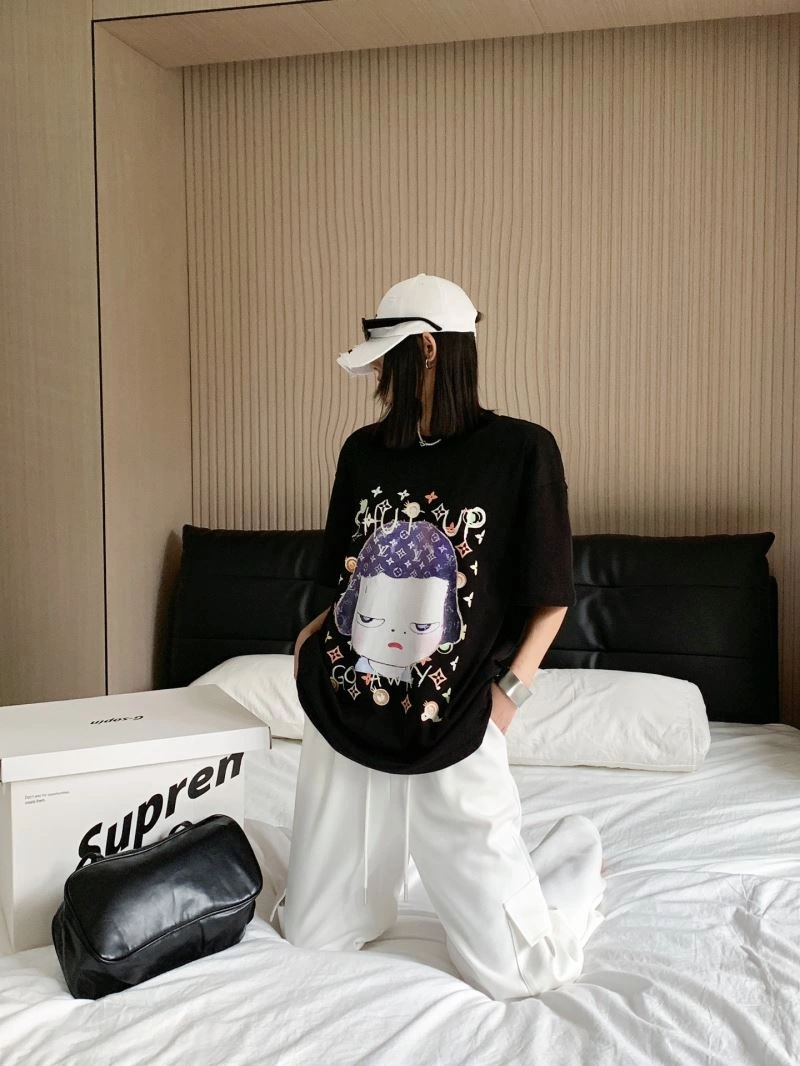 Louis Vuitton T-Shirts UrbanChic 138189