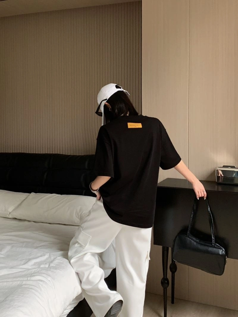 Louis Vuitton T-Shirts UrbanChic 138189
