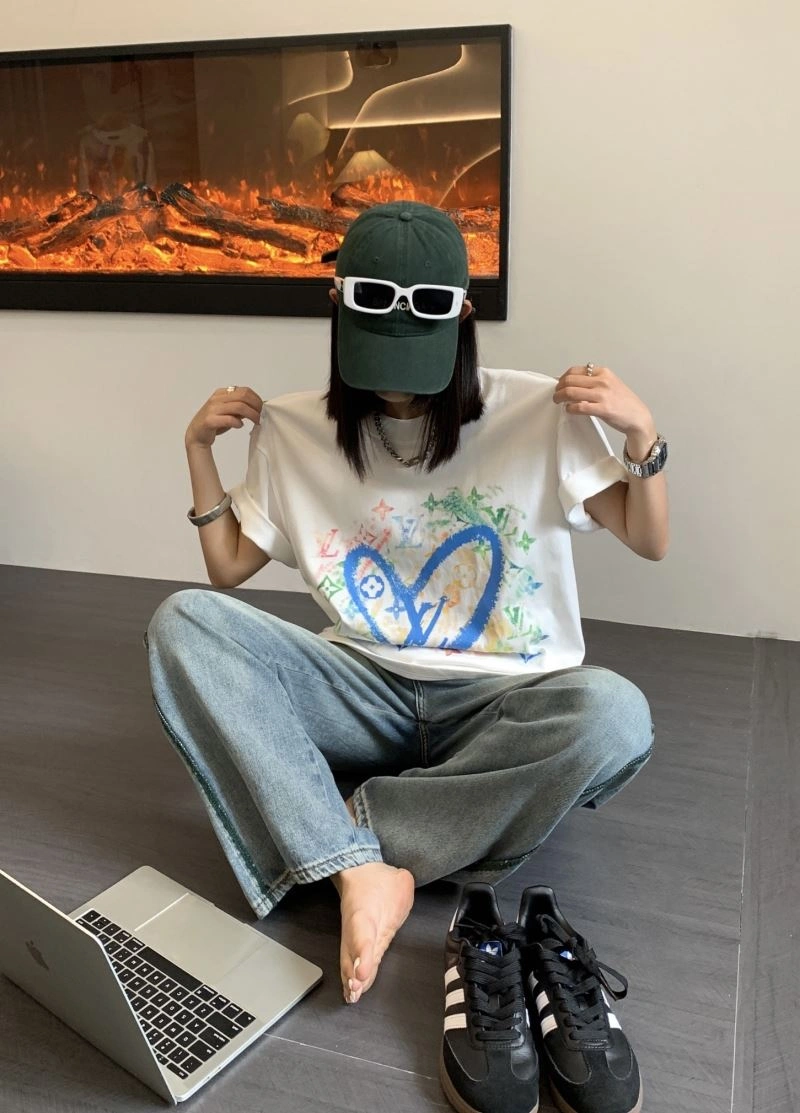 Louis Vuitton T-Shirts Modern 138178