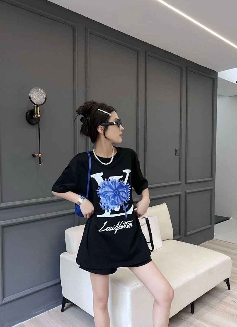 Vibrant Louis Vuitton T-Shirts 138183