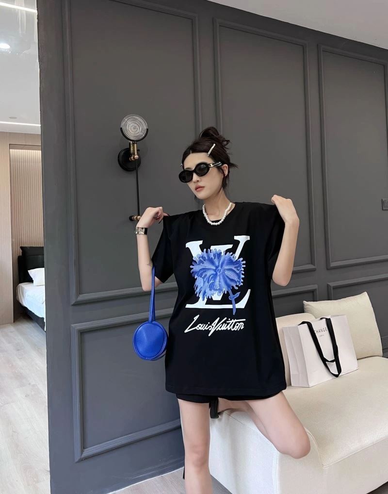 Vibrant Louis Vuitton T-Shirts 138183