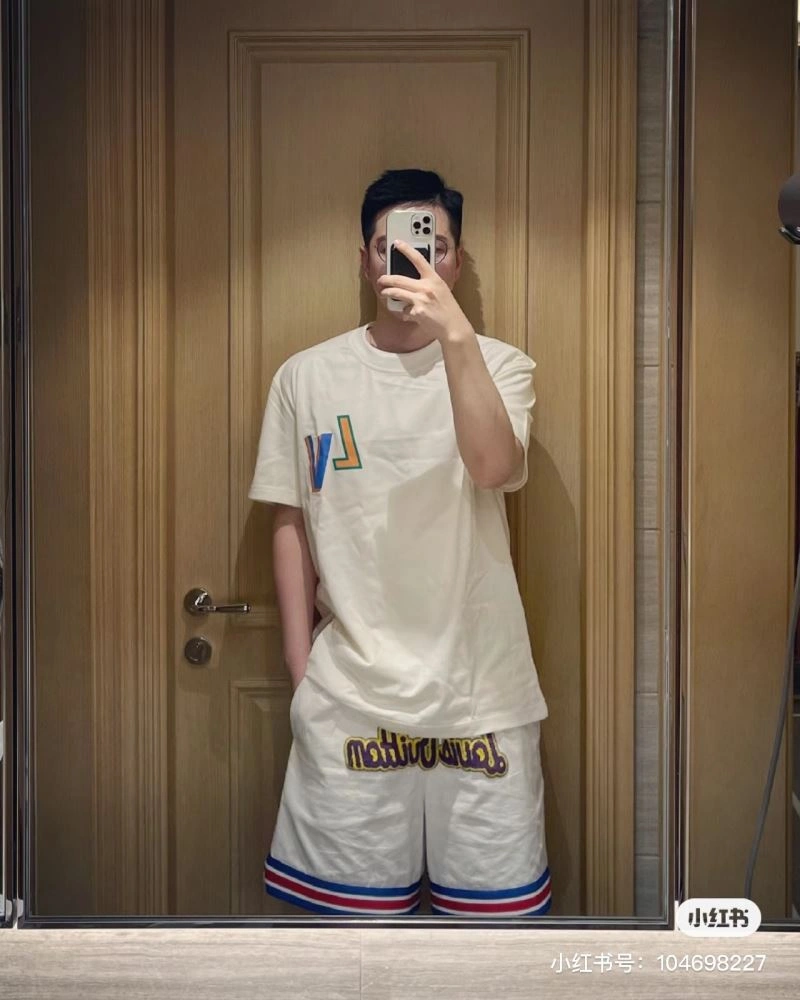 Louis Vuitton T-Shirts Youthful 138165