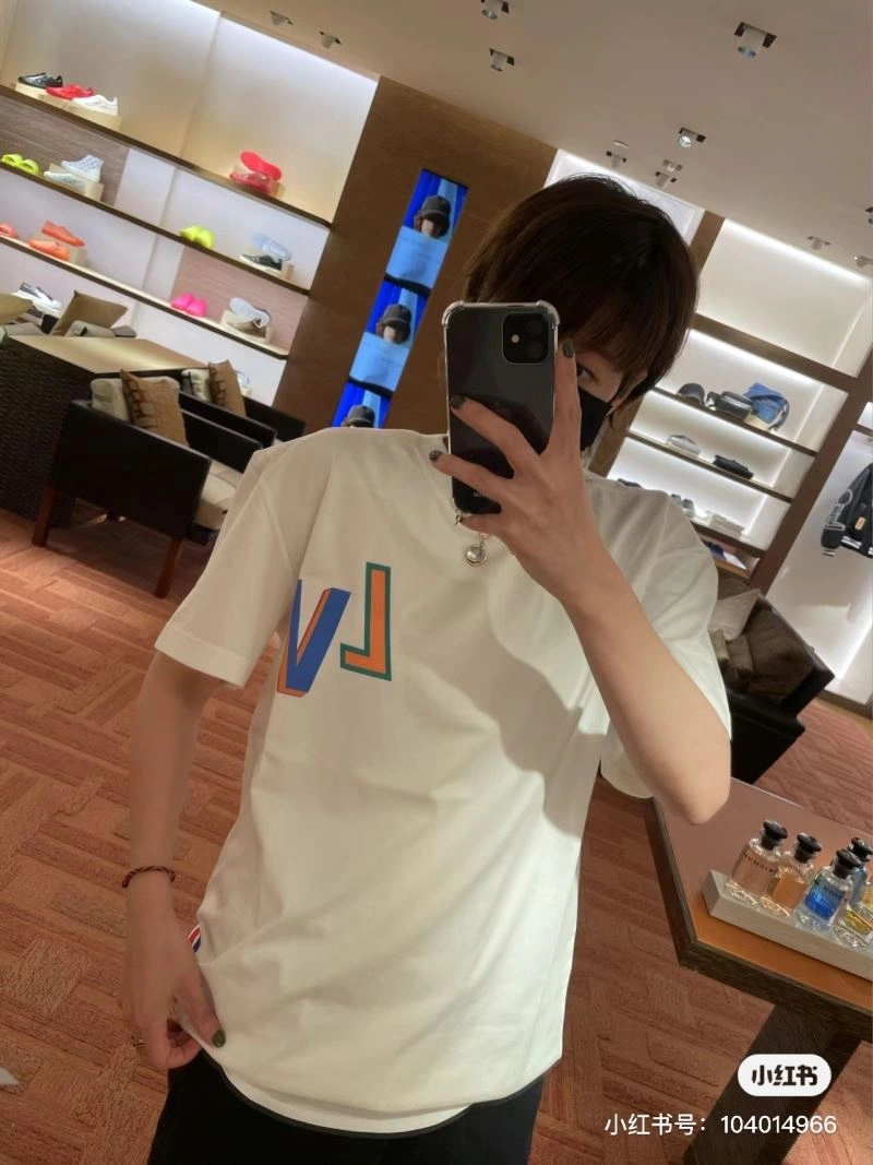 Louis Vuitton T-Shirts Youthful 138165