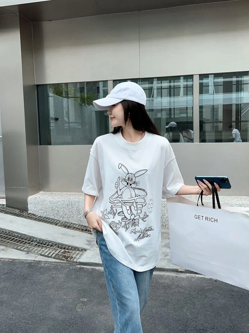 Effortless Louis Vuitton T-Shirts 138161