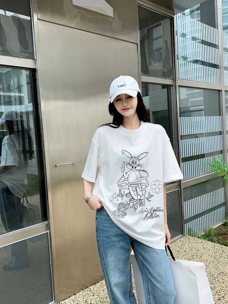 Effortless Louis Vuitton T-Shirts 138161