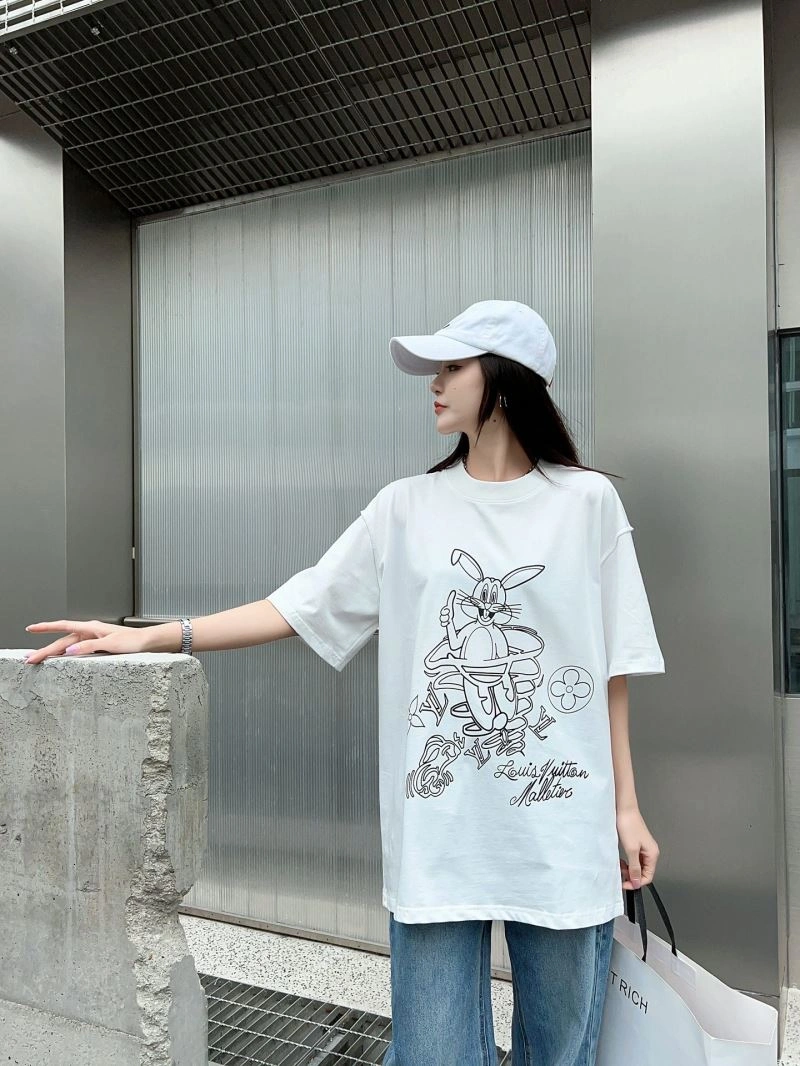 Effortless Louis Vuitton T-Shirts 138161