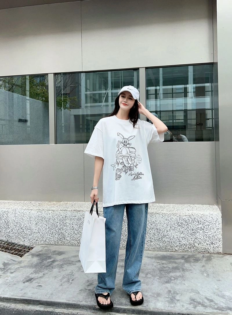 Effortless Louis Vuitton T-Shirts 138161