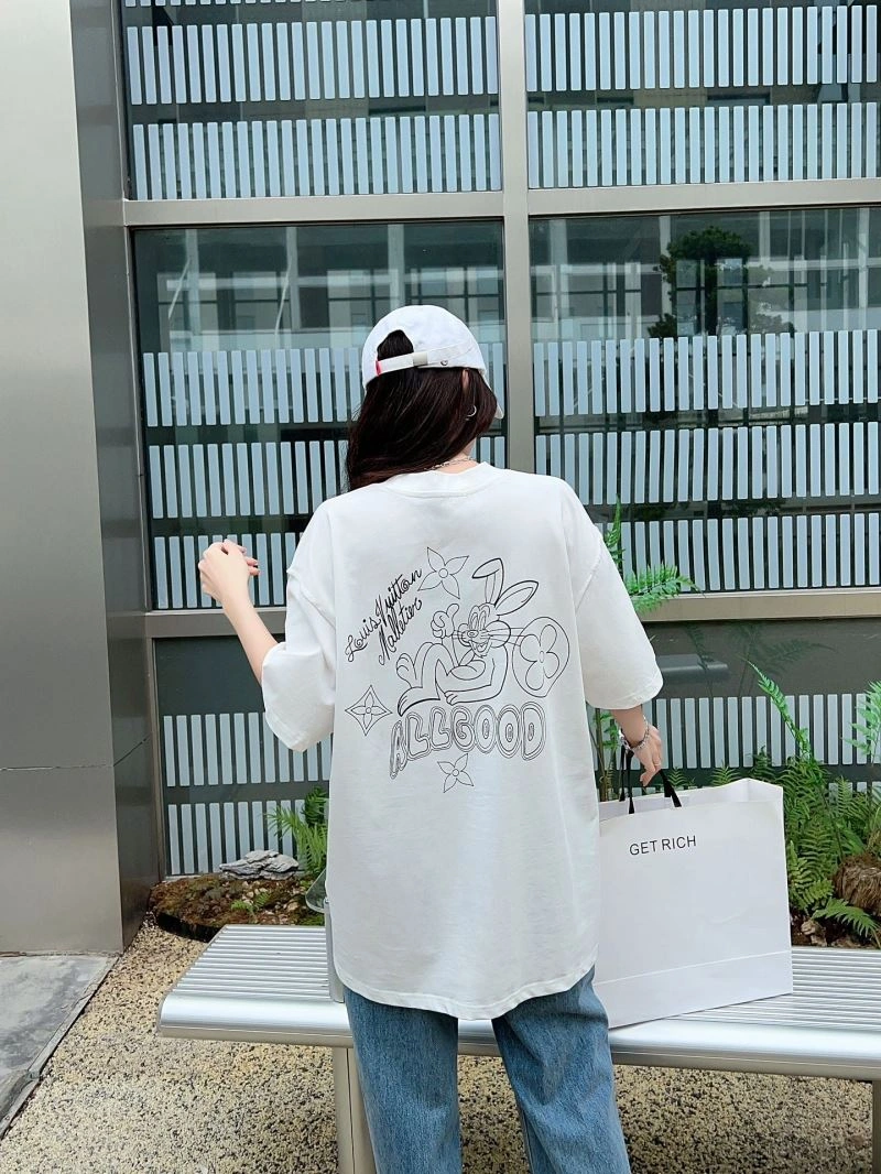 Effortless Louis Vuitton T-Shirts 138161