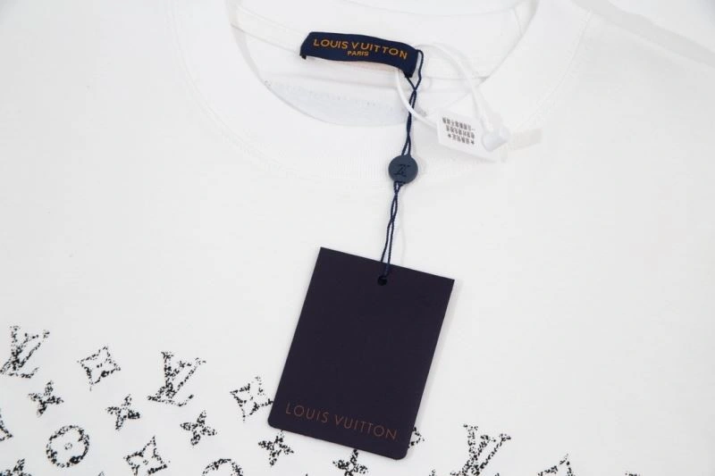 Practical Louis Vuitton T-Shirts 138130