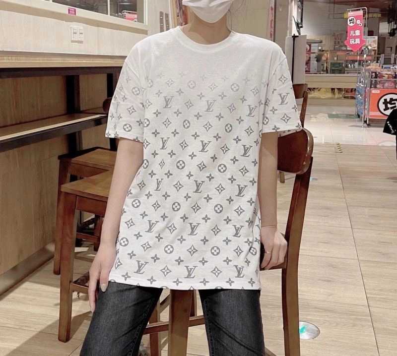Practical Louis Vuitton T-Shirts 138130