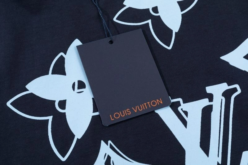 Tailored Louis Vuitton T-Shirts 138147
