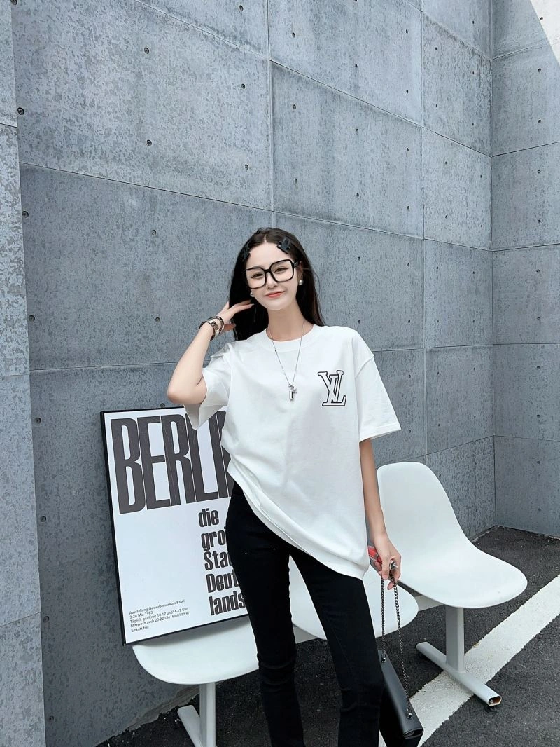 Louis Vuitton T-Shirts Sporty 138149