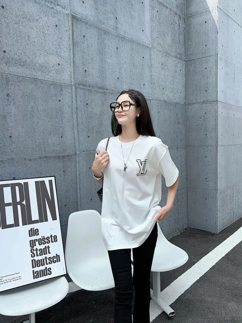 Louis Vuitton T-Shirts Sporty 138149