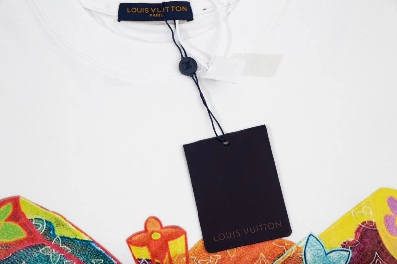 Minimalist Louis Vuitton T-Shirts 138127