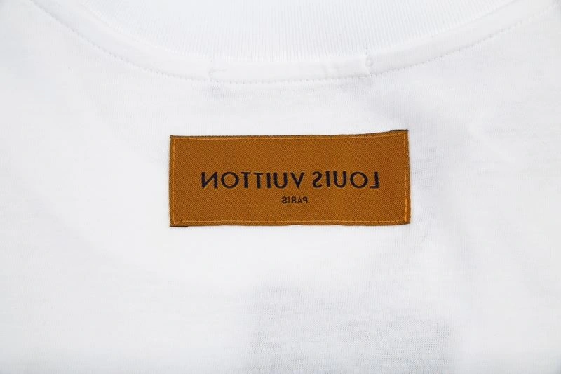 Minimalist Louis Vuitton T-Shirts 138127