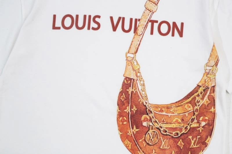 Louis Vuitton T-Shirts Versatile 138125