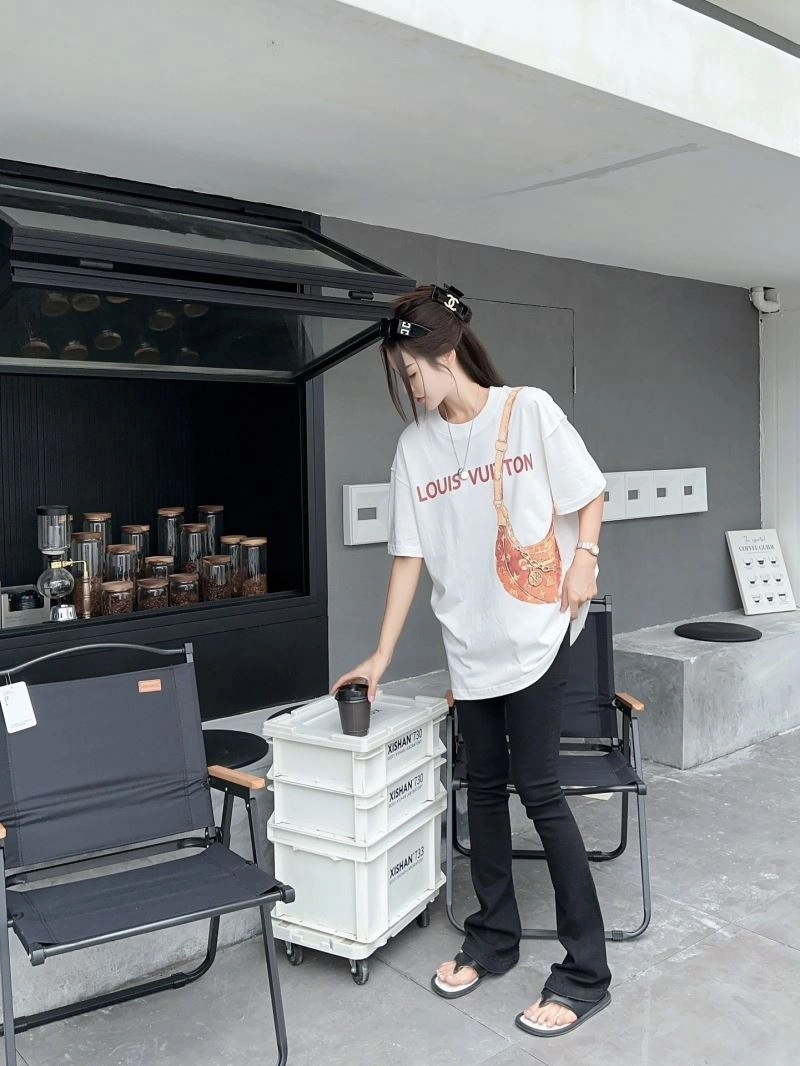 Louis Vuitton T-Shirts Versatile 138125