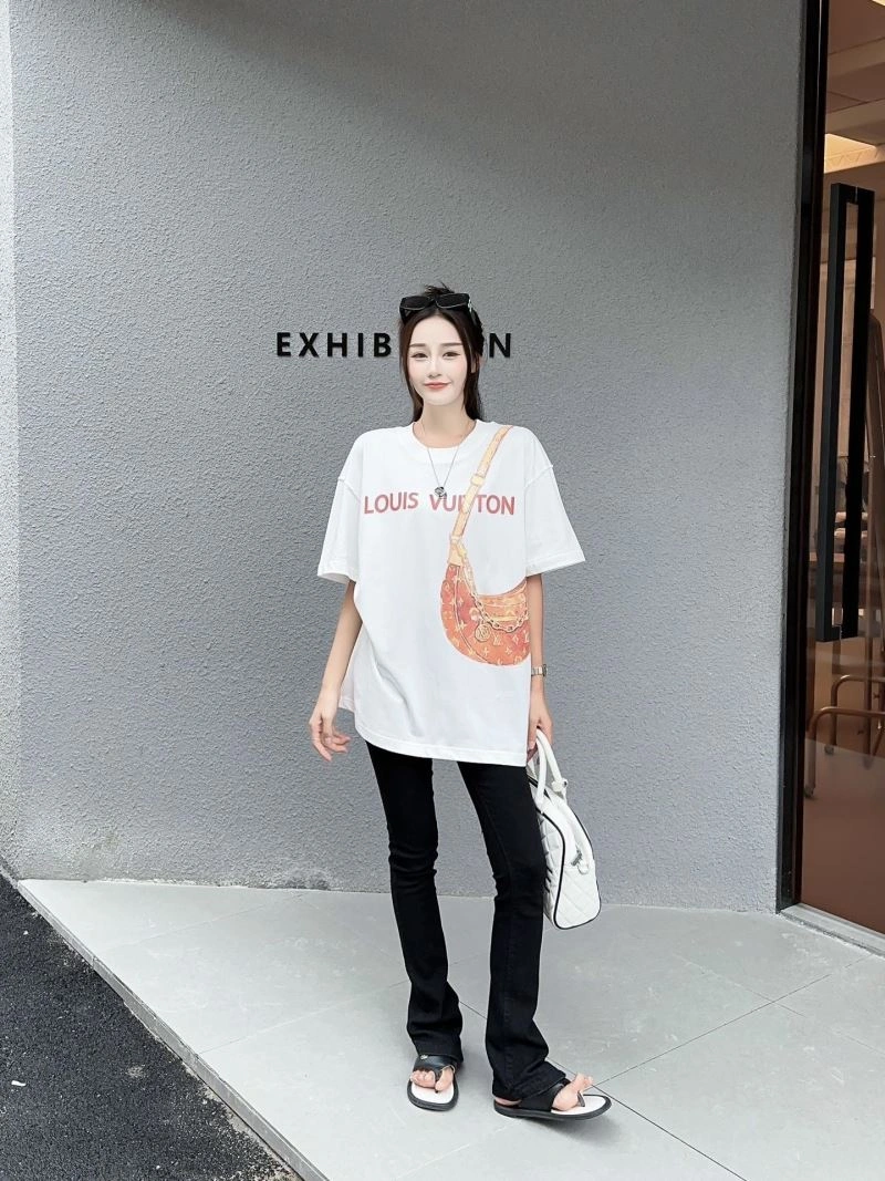 Louis Vuitton T-Shirts Versatile 138125