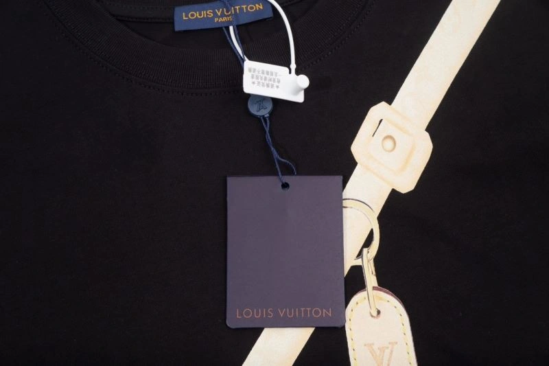 Elegant Louis Vuitton T-Shirts 138123