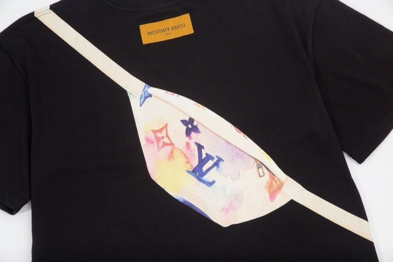 Elegant Louis Vuitton T-Shirts 138123