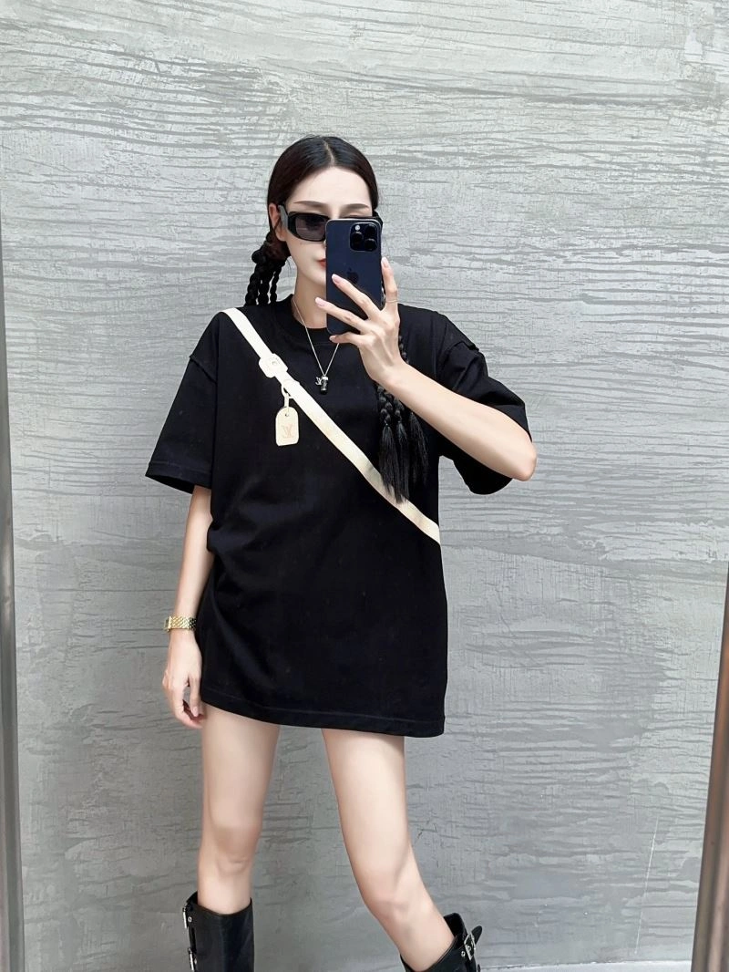 Elegant Louis Vuitton T-Shirts 138123