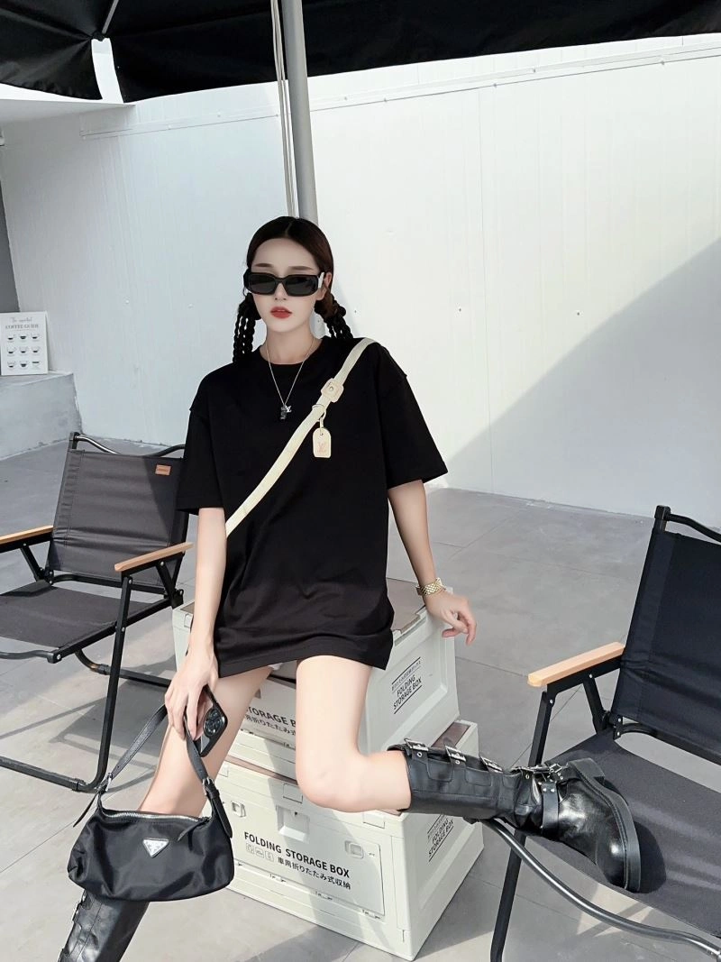 Elegant Louis Vuitton T-Shirts 138123