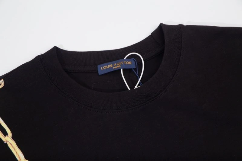 Unisex Louis Vuitton T-Shirts 138120