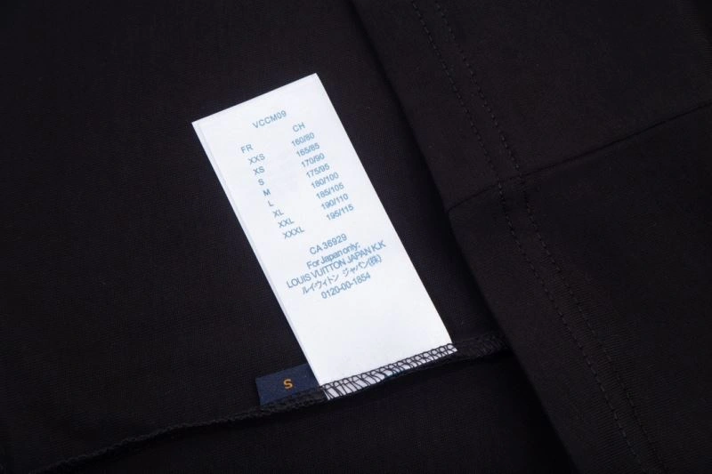 Unisex Louis Vuitton T-Shirts 138120