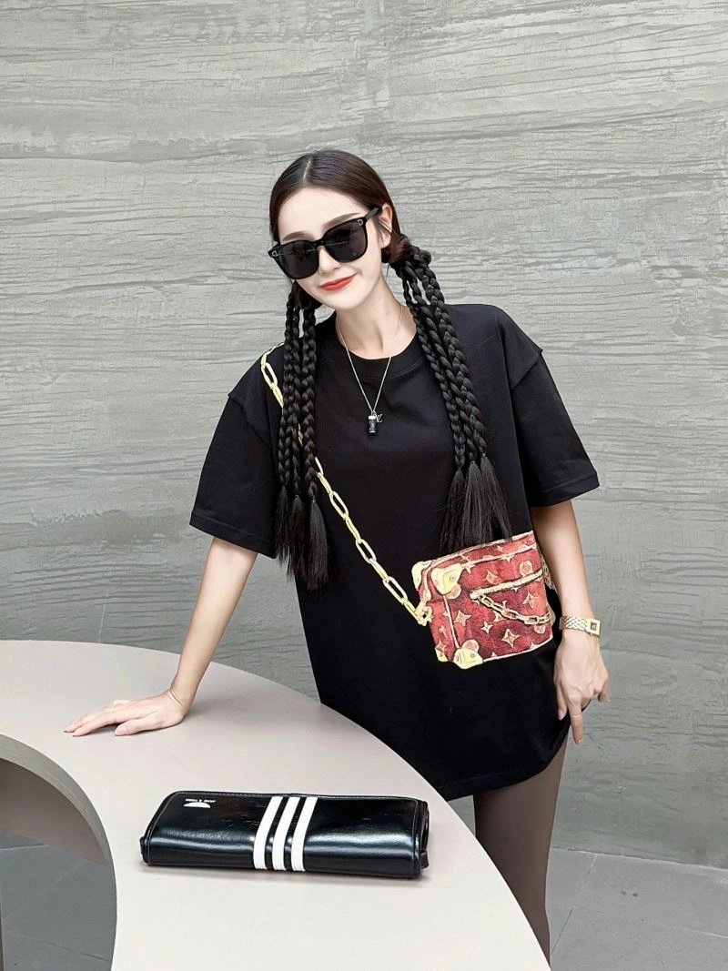 Unisex Louis Vuitton T-Shirts 138120