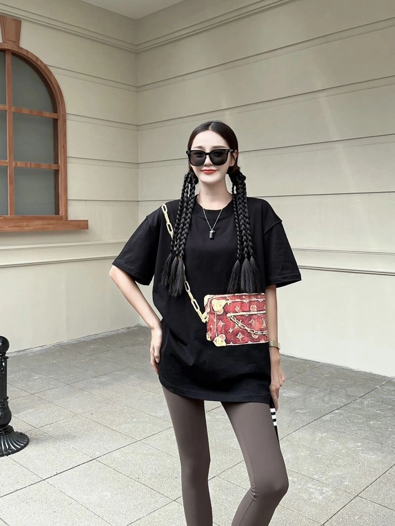 Unisex Louis Vuitton T-Shirts 138120