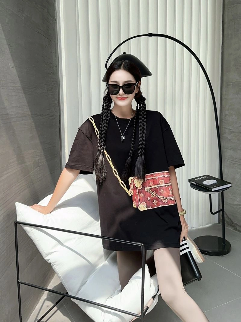 Unisex Louis Vuitton T-Shirts 138120